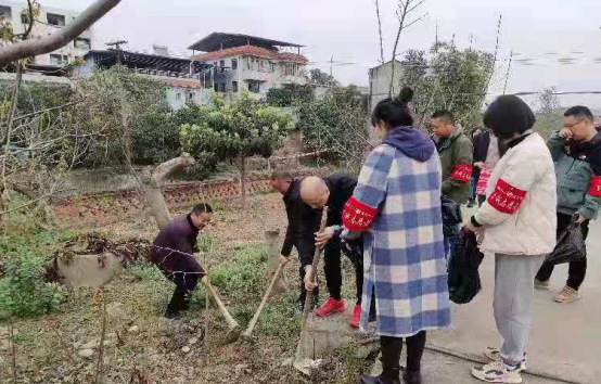 爱护环境卫生　助力乡村振兴