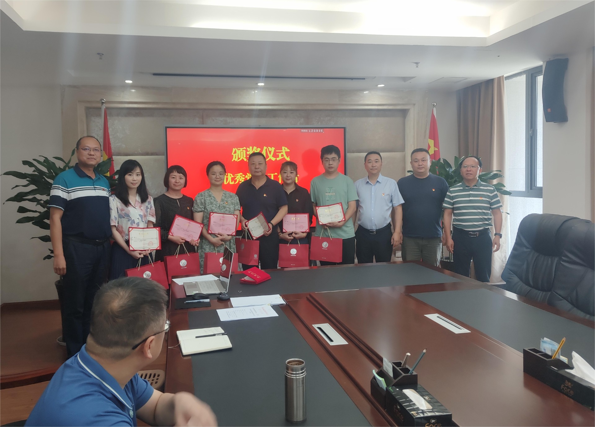 bw必威西汉姆联官方网站党委召开庆祝中国共产党成立102周年暨“七一”表彰大会